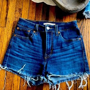 Levi shorts Size 25